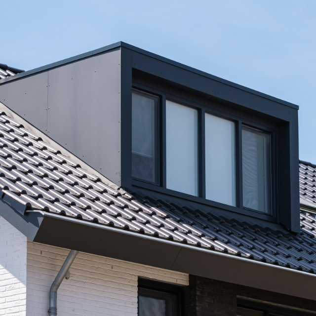 moderne dakkapel montage met aluminium kozijnen door bszbouw